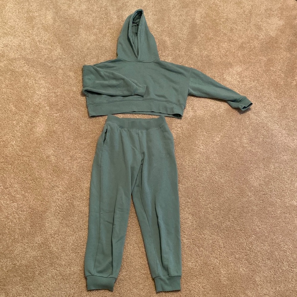 Forever 21 sweat set in mint green color